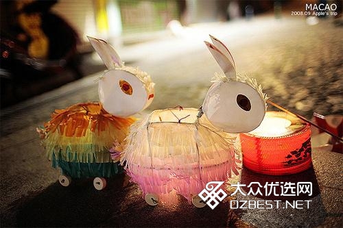 传统花灯看点十足 能飞能吃能活动