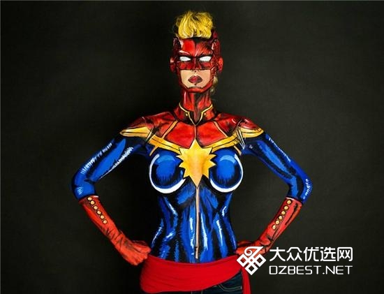 妹子人体绘画cosplay超级英雄 逼真哭了