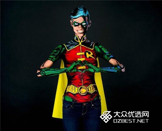 妹子人体绘画cosplay超级英雄 逼真哭了