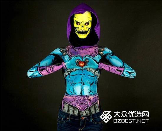 妹子人体绘画cosplay超级英雄 逼真哭了