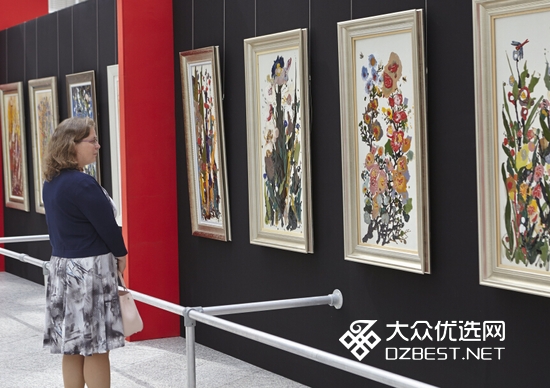 周昌新艺术世界巡回展在荷兰海牙市政厅开幕