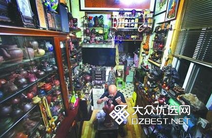 上海15平方米亭子间里雪藏近2万件珍品
