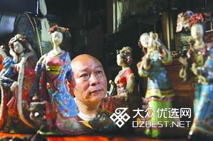 上海15平方米亭子间里雪藏近2万件珍品
